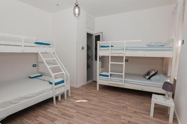 Nana Hostel Vlore Exterior photo